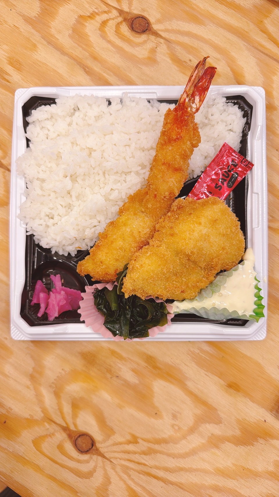 特大エビフライとタラのフライタルタルソース弁当