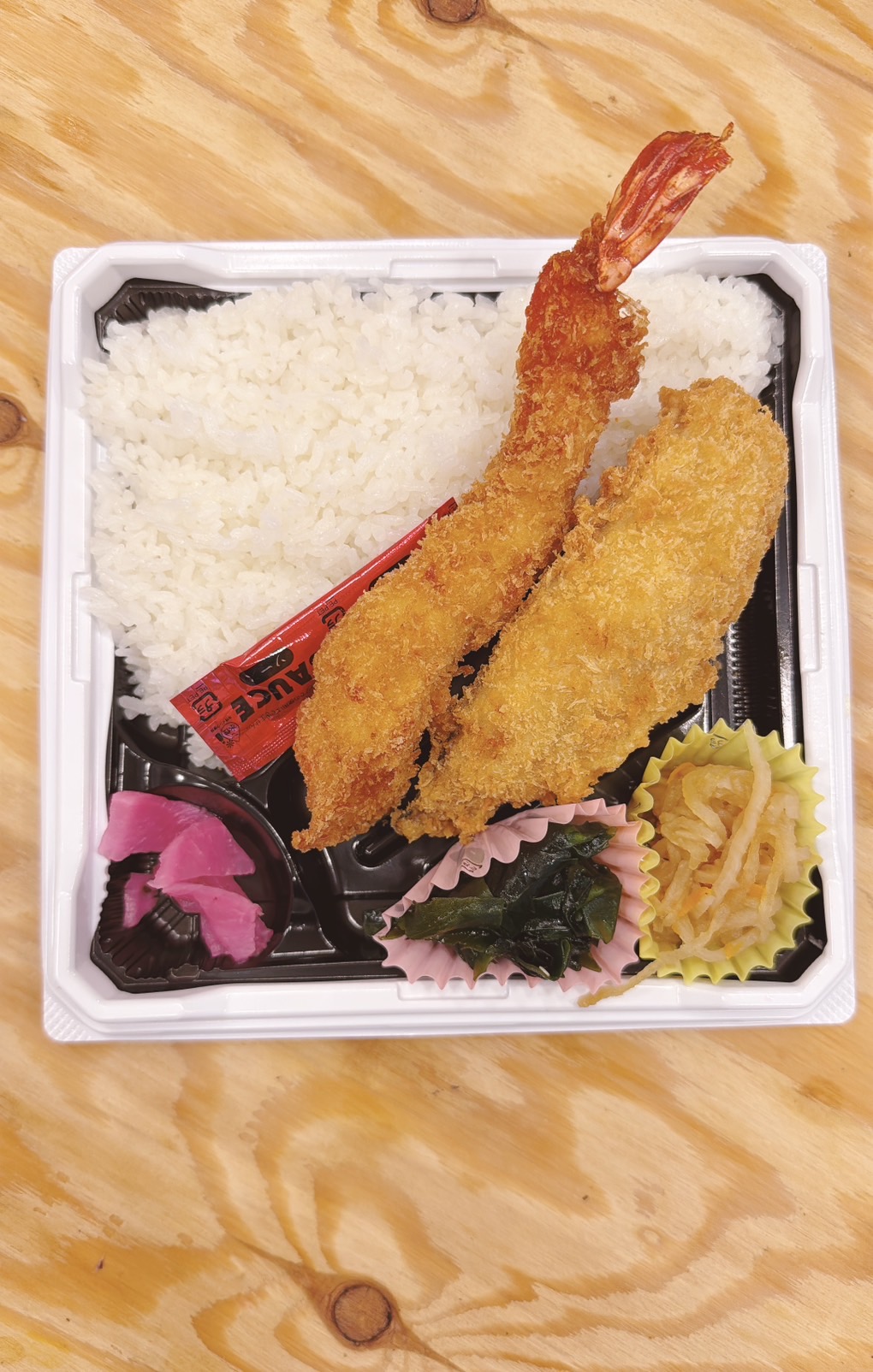 特大エビフライとアジフライ弁当