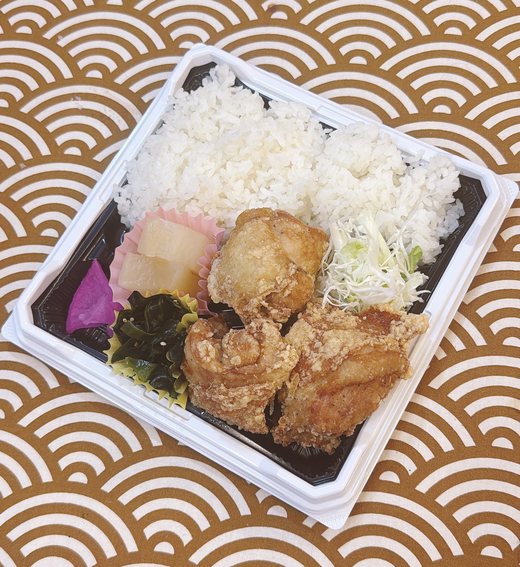 鶏の唐揚げ弁当