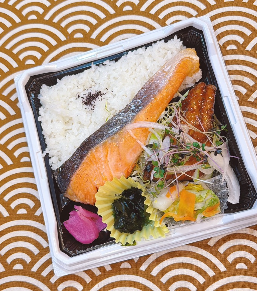 塩銀鮭とさばの甘唐揚げ弁当