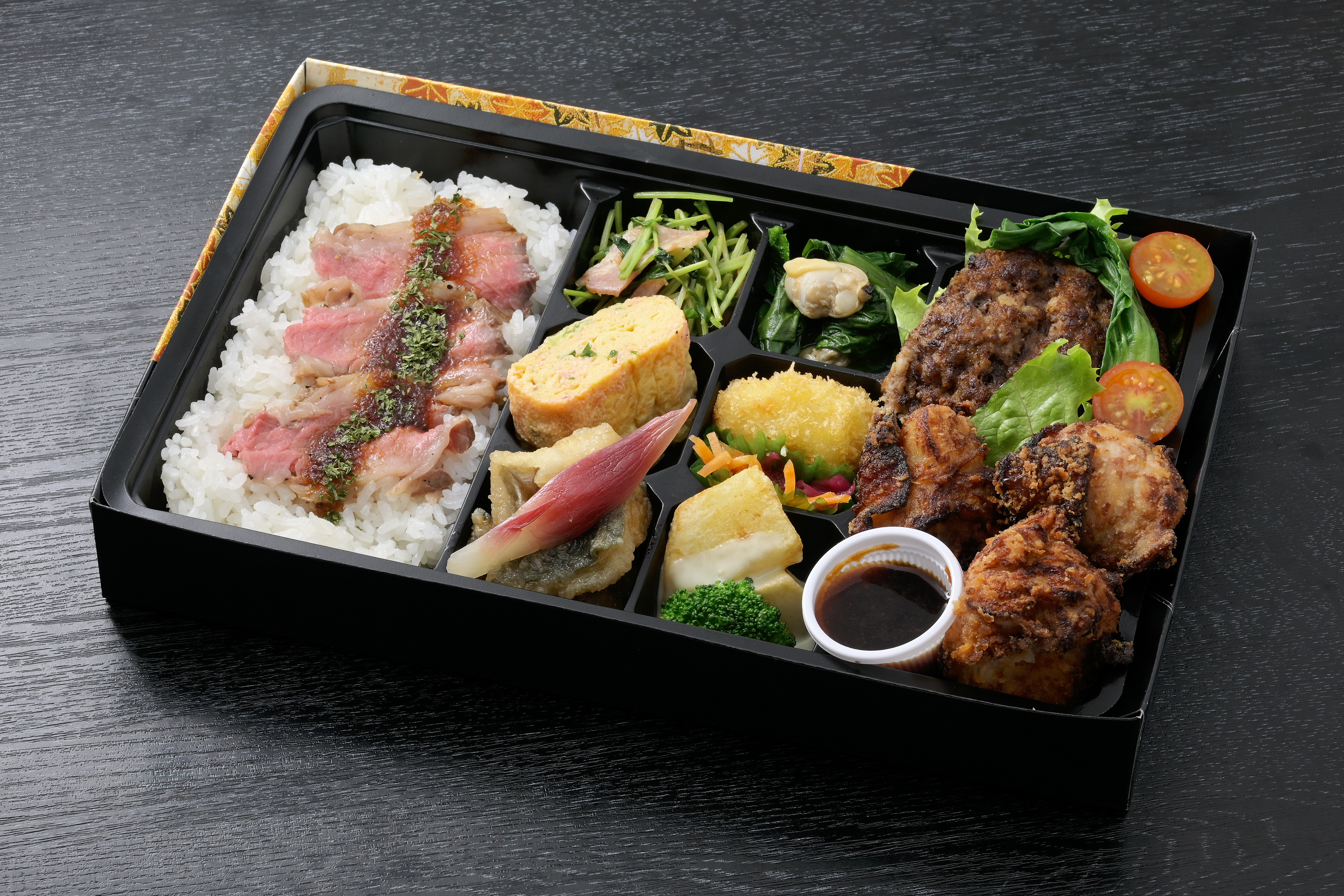 国産牛100%ハンバーグ鶏の唐揚げ肉肉御膳